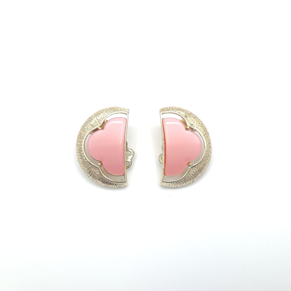 Vintage Pink Clam Shell Clip-On Earrings